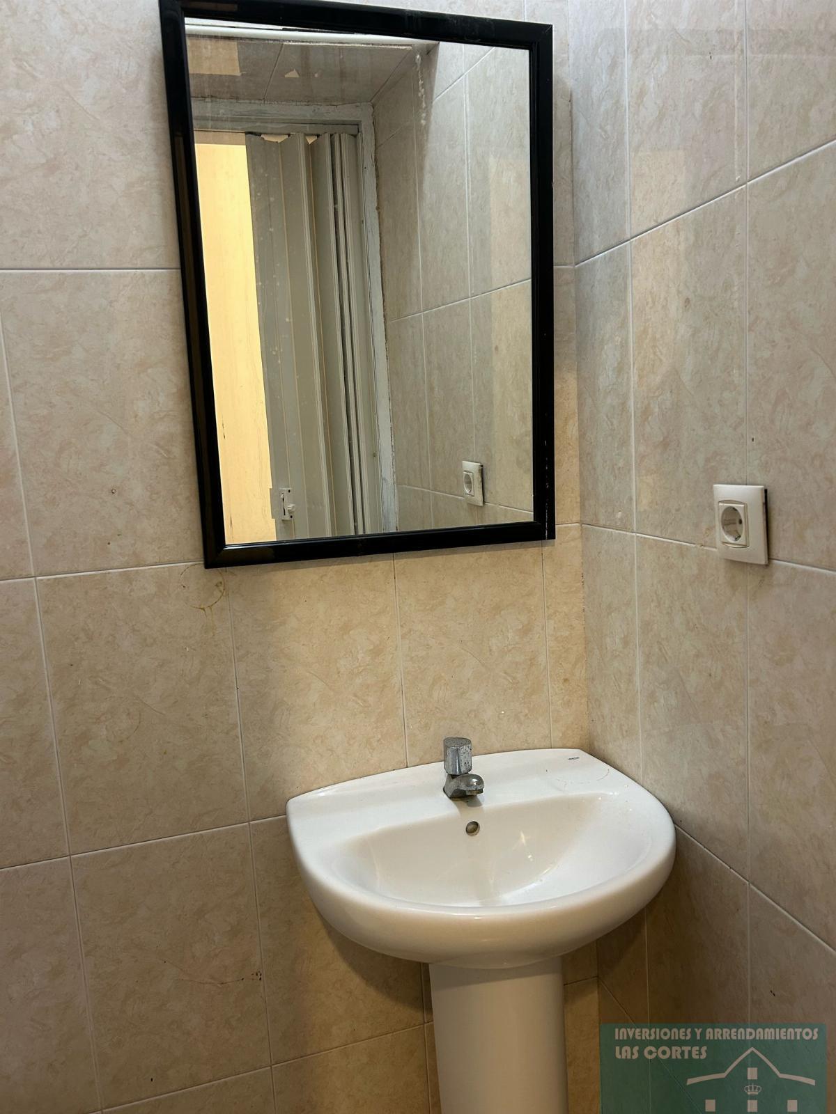 For sale of commercial in San Fernando