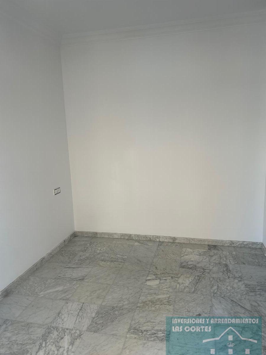 For sale of house in San Fernando