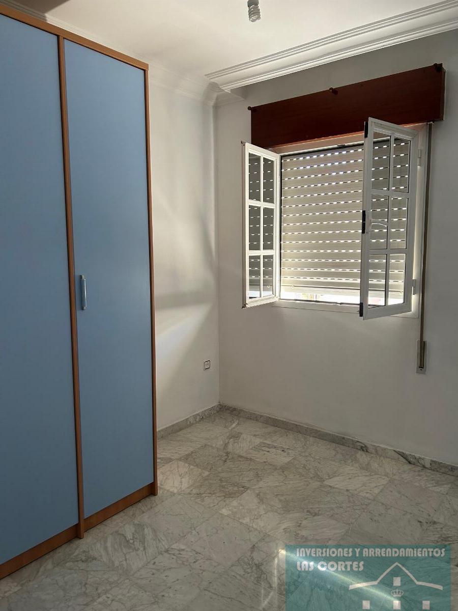 For sale of house in San Fernando