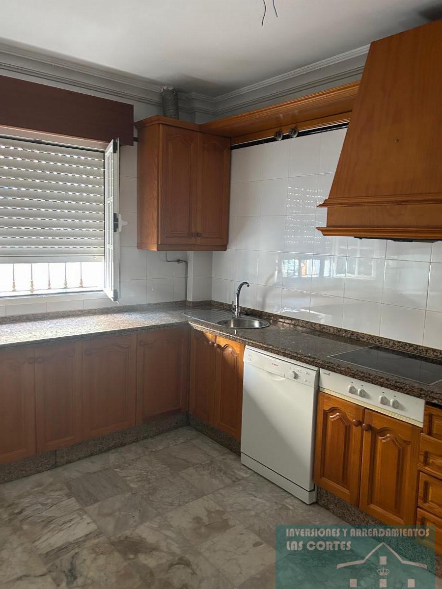 For sale of house in San Fernando