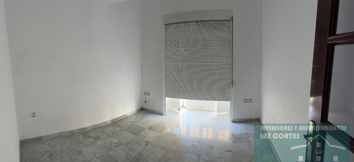 For sale of house in San Fernando