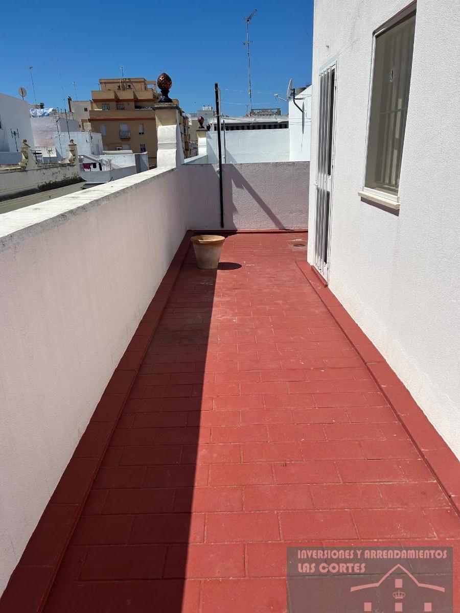 For sale of house in San Fernando