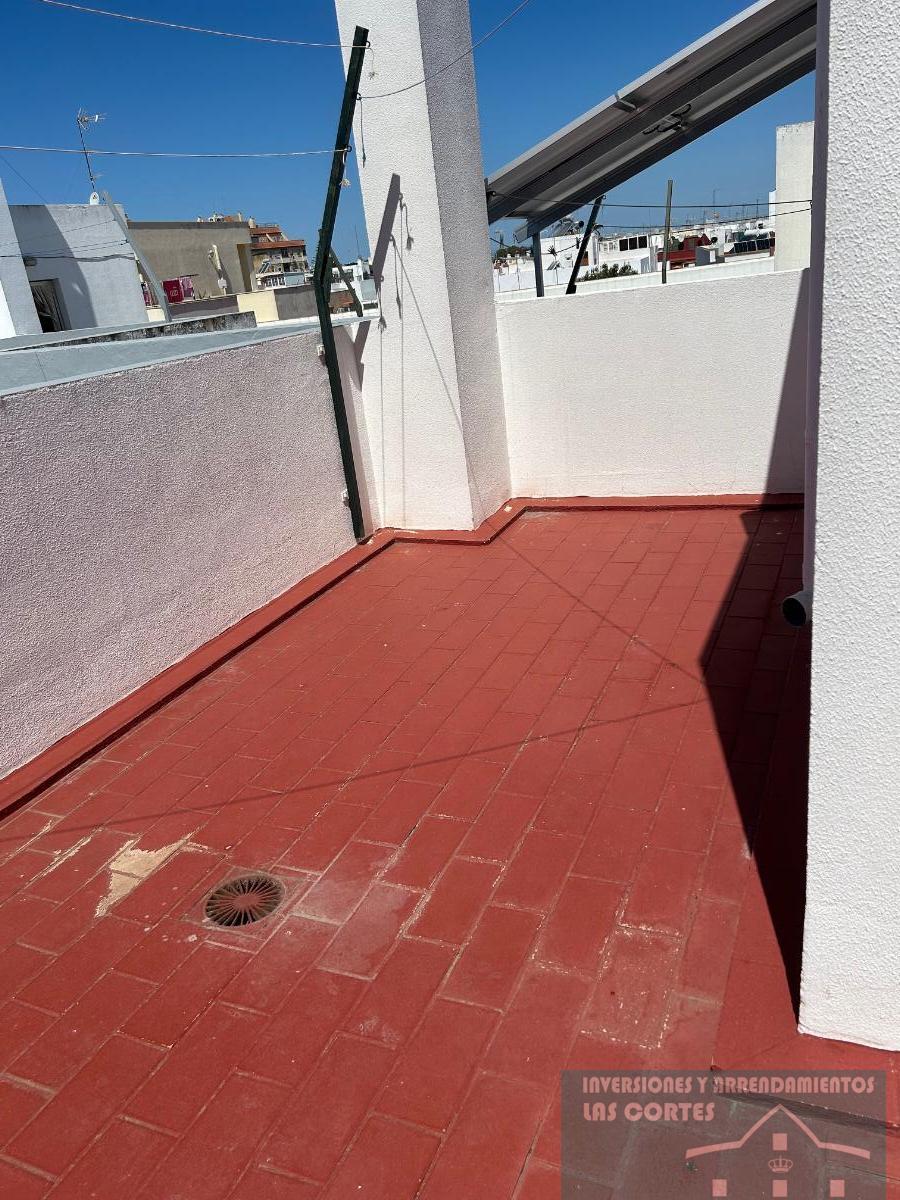 For sale of house in San Fernando