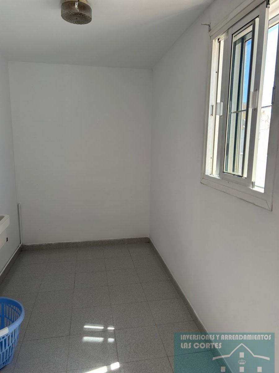 For sale of house in San Fernando