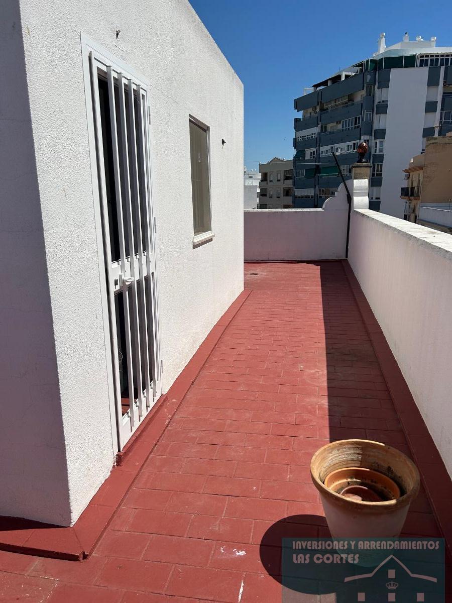 For sale of house in San Fernando