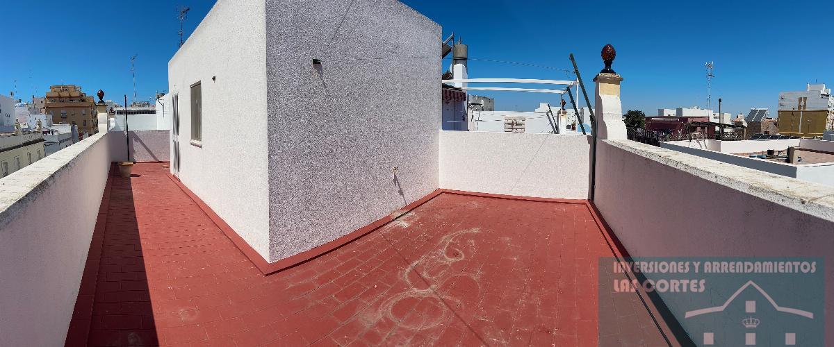 For sale of house in San Fernando