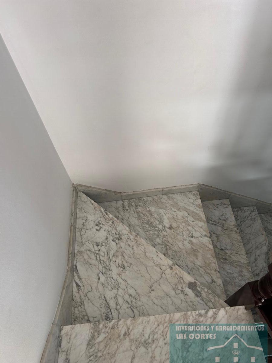 For sale of house in San Fernando