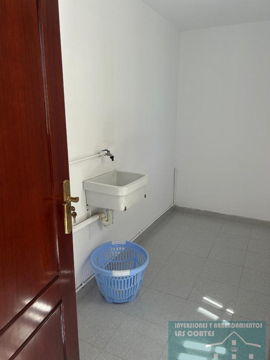 For sale of house in San Fernando