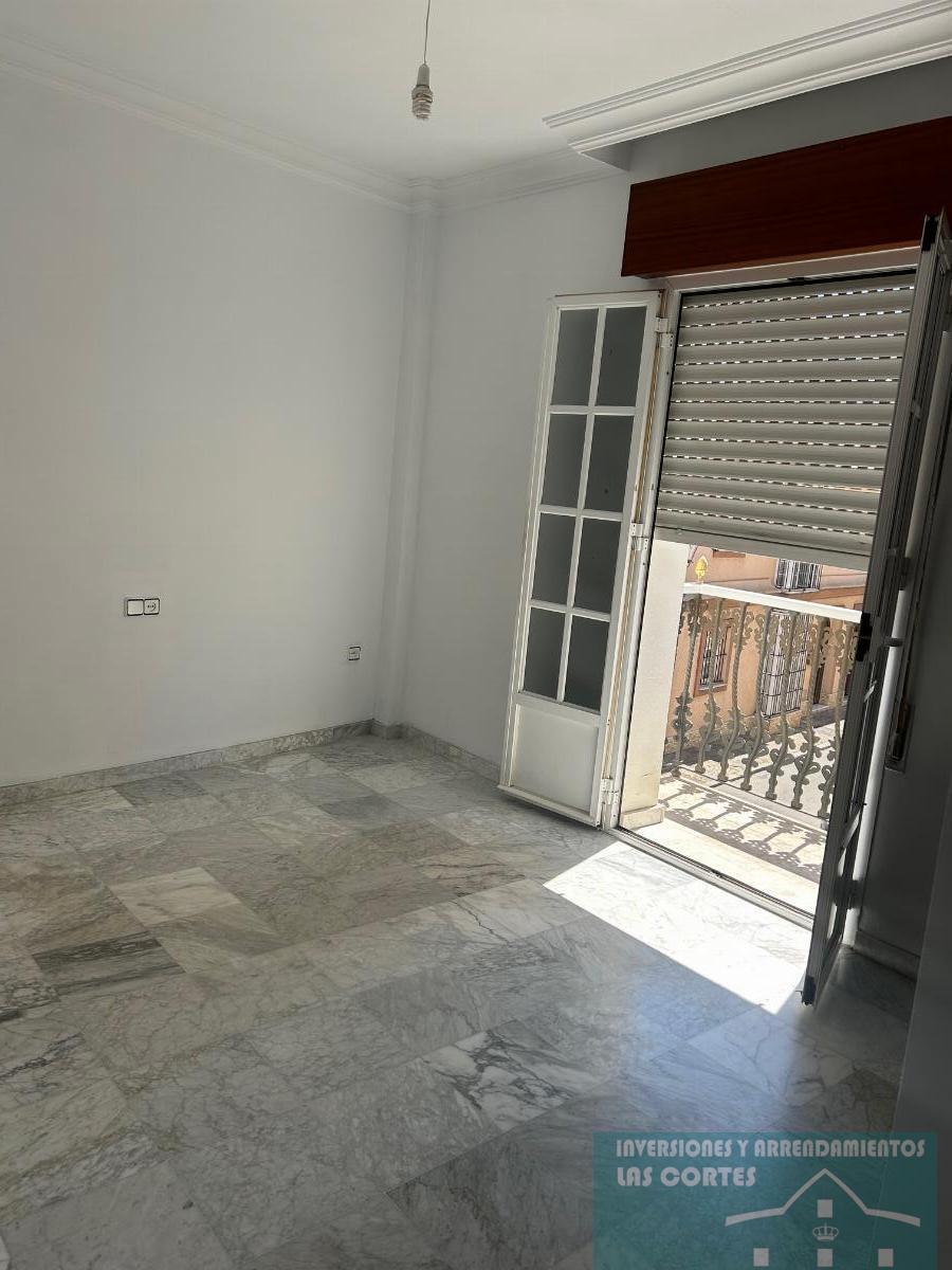 For sale of house in San Fernando