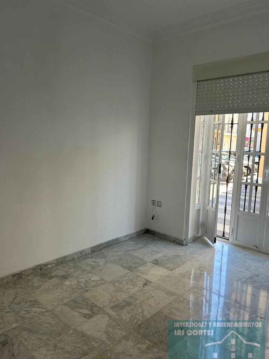 For sale of house in San Fernando