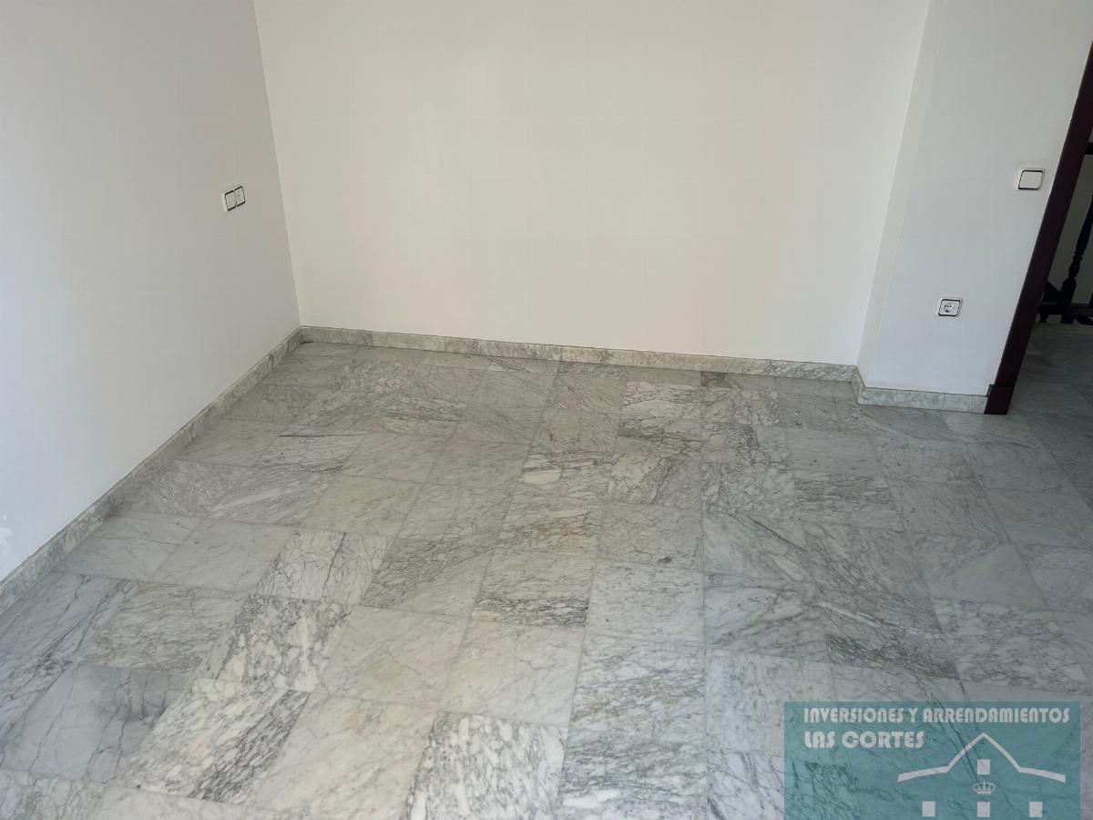 For sale of house in San Fernando