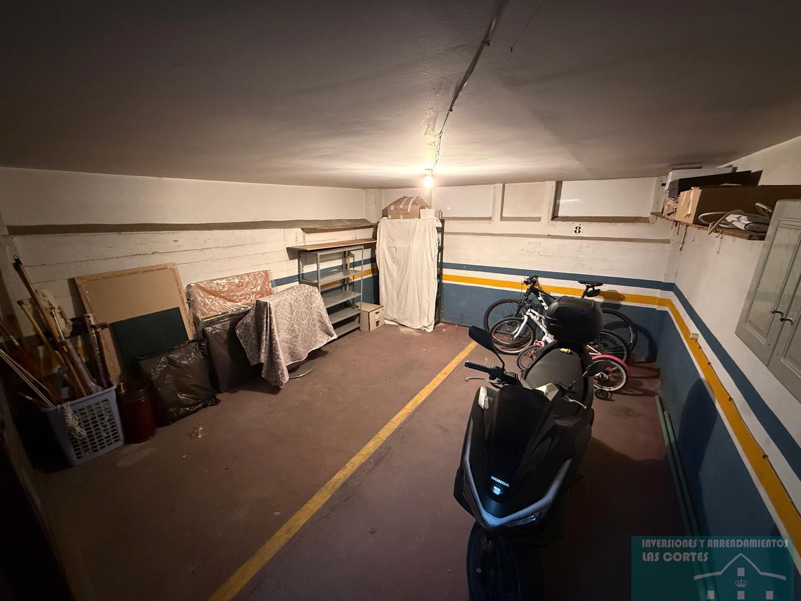 For sale of garage in San Fernando