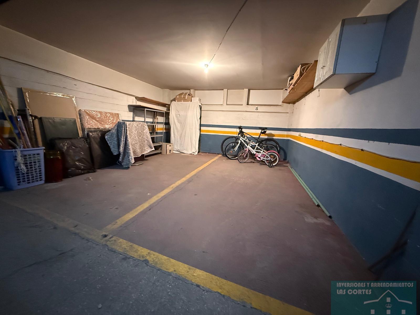 For sale of garage in San Fernando