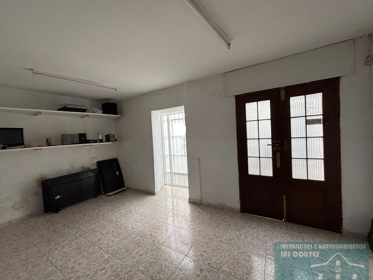 For sale of flat in San Fernando