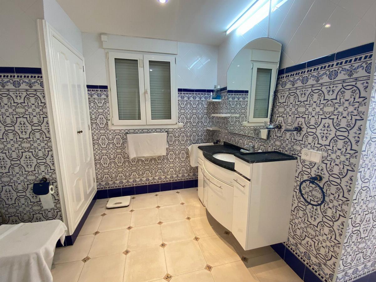 For sale of villa in Castellón