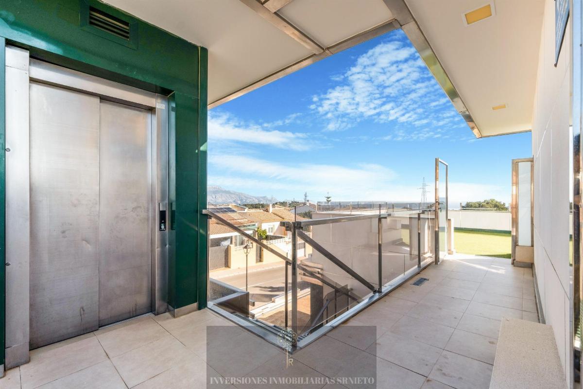 For sale of building in Polop
