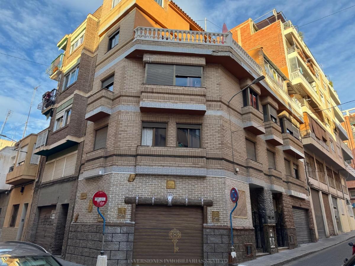 For sale of building in Alicante