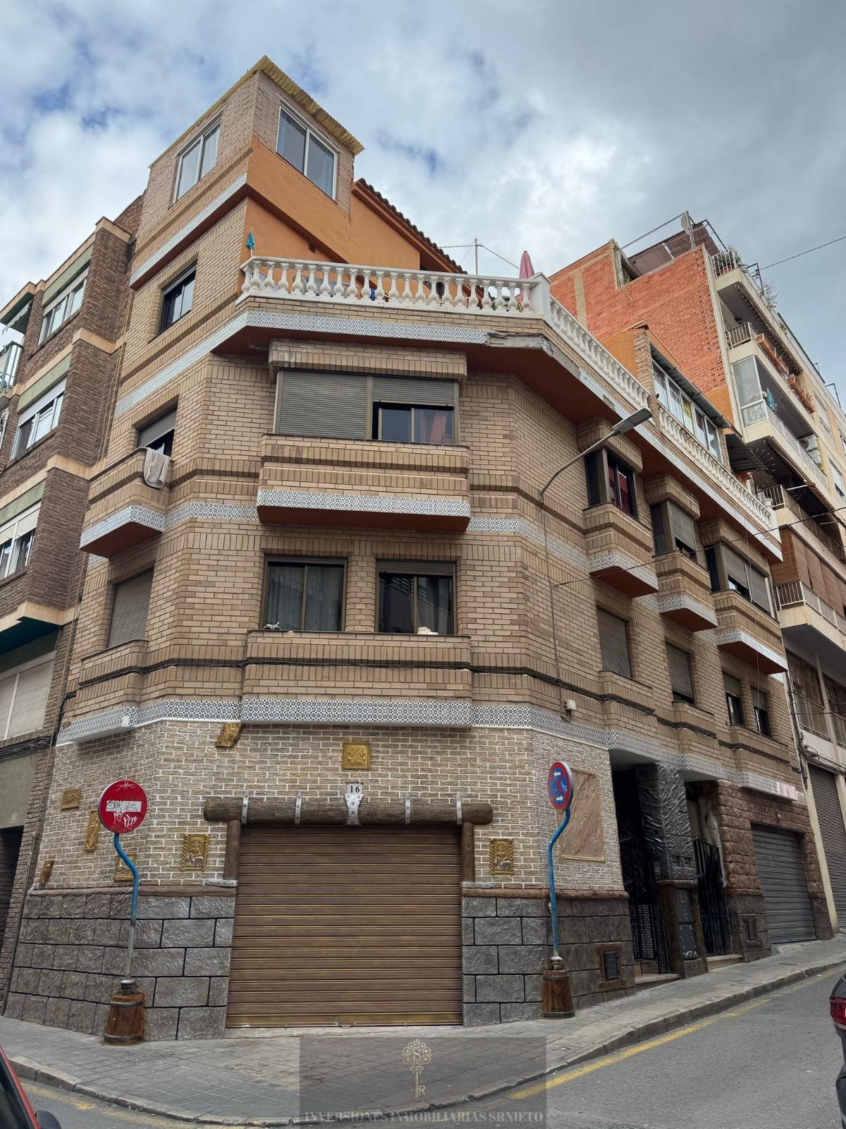 For sale of building in Alicante