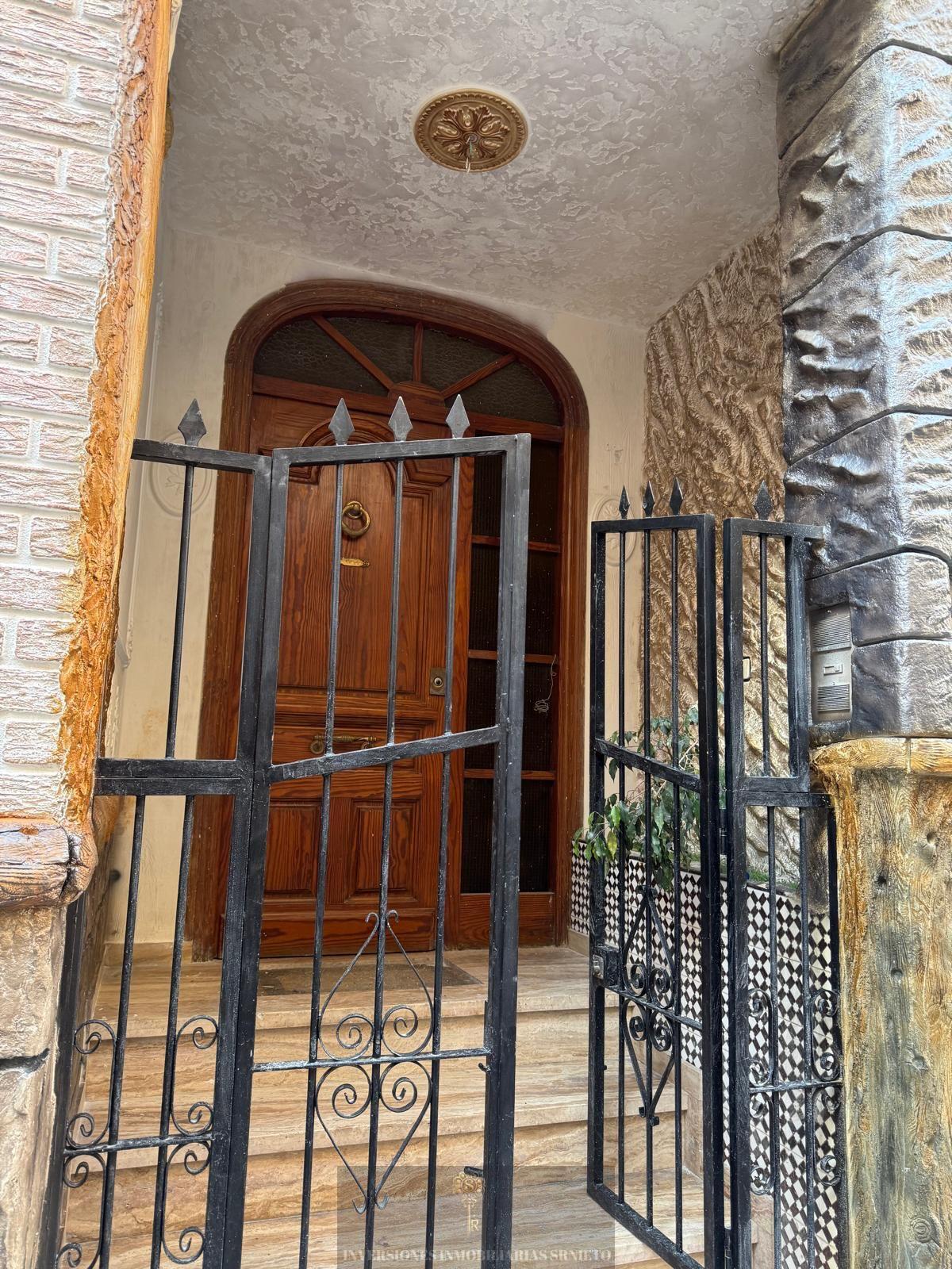 For sale of building in Alicante