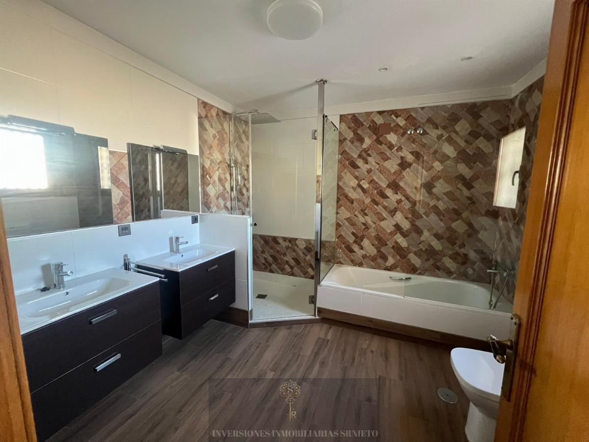 For sale of chalet in Alicante