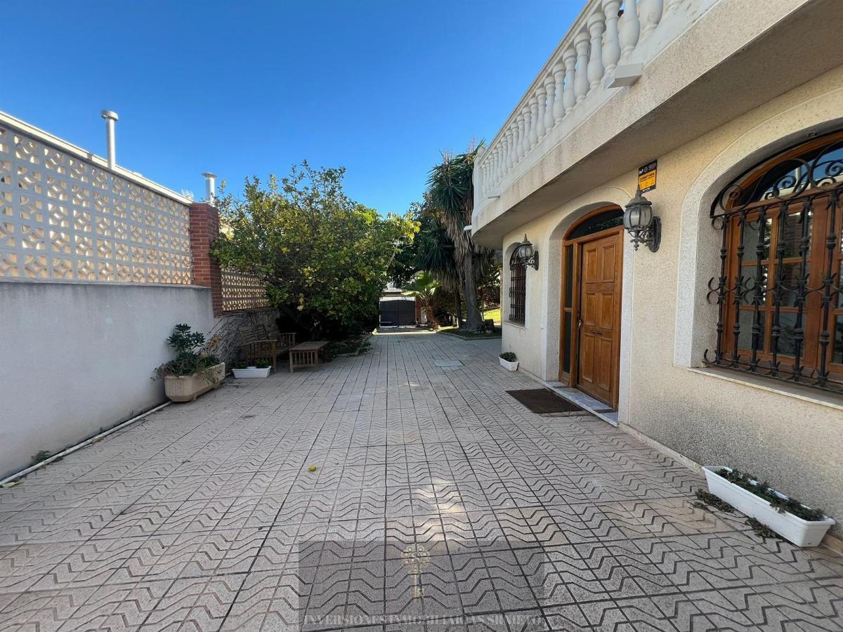 For sale of chalet in Alicante
