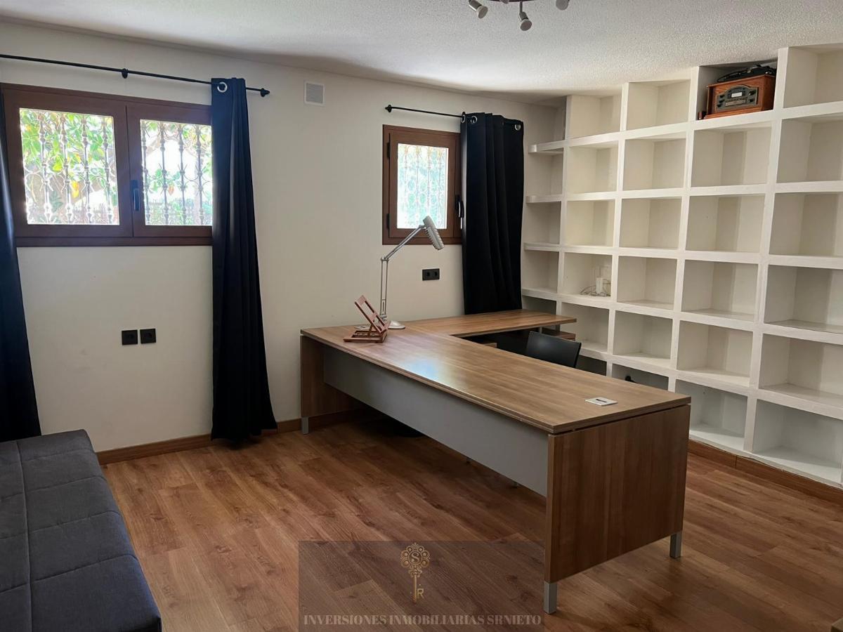 For sale of chalet in Alicante