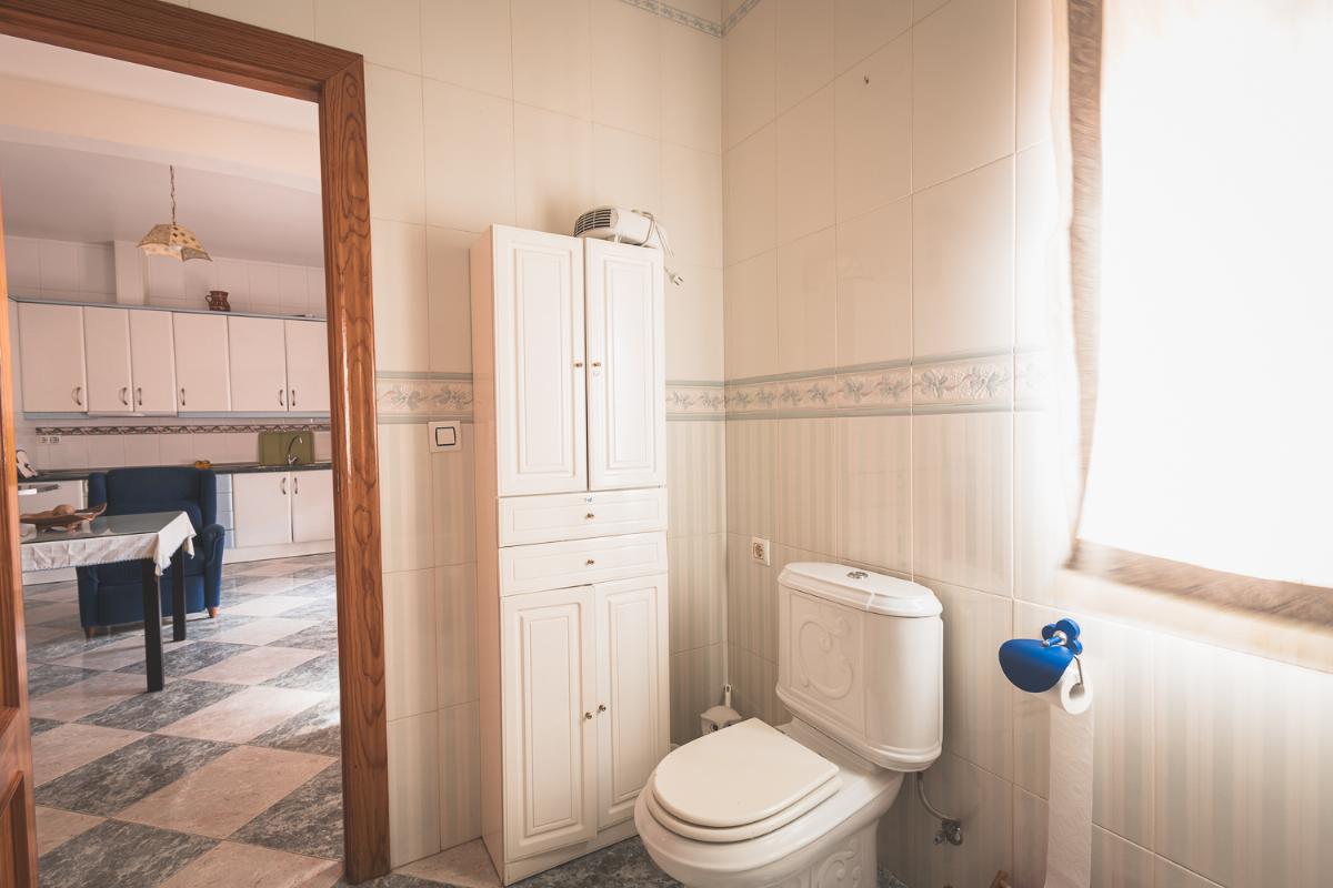 For sale of house in Torremegía
