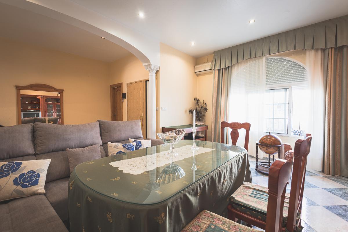 For sale of house in Torremegía