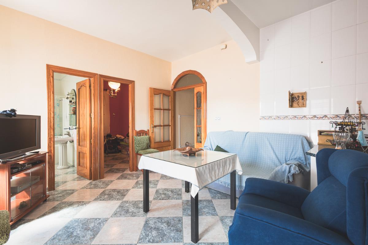 For sale of house in Torremegía