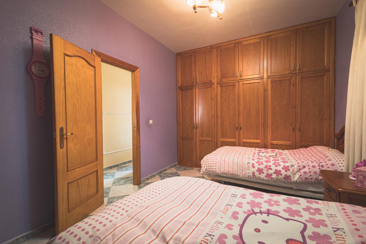 For sale of house in Torremegía