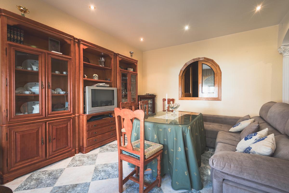 For sale of house in Torremegía
