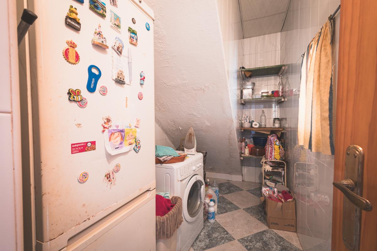 For sale of house in Torremegía