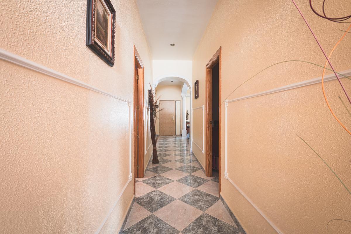 For sale of house in Torremegía