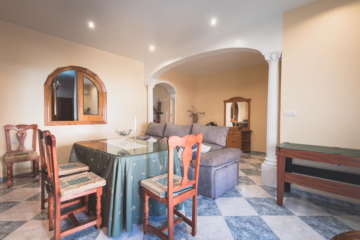 For sale of house in Torremegía