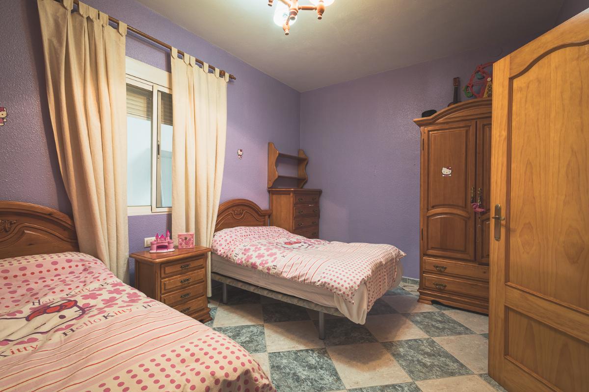 For sale of house in Torremegía