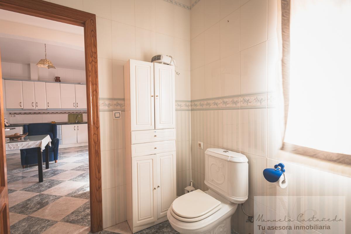 For sale of house in Torremegía
