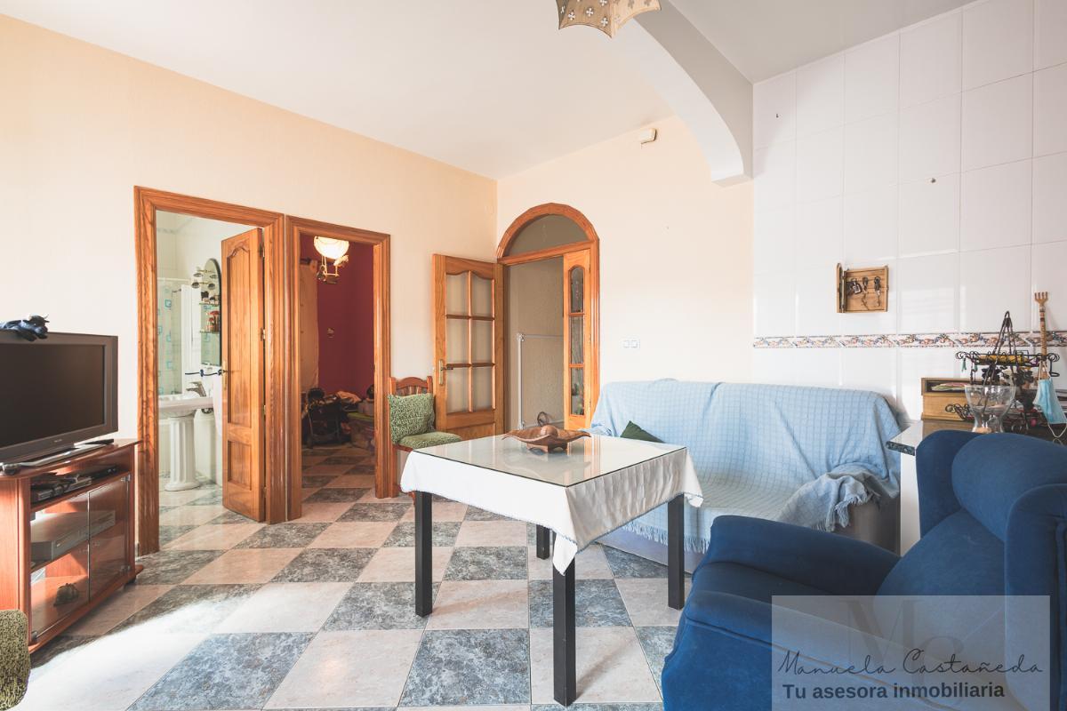 For sale of house in Torremegía