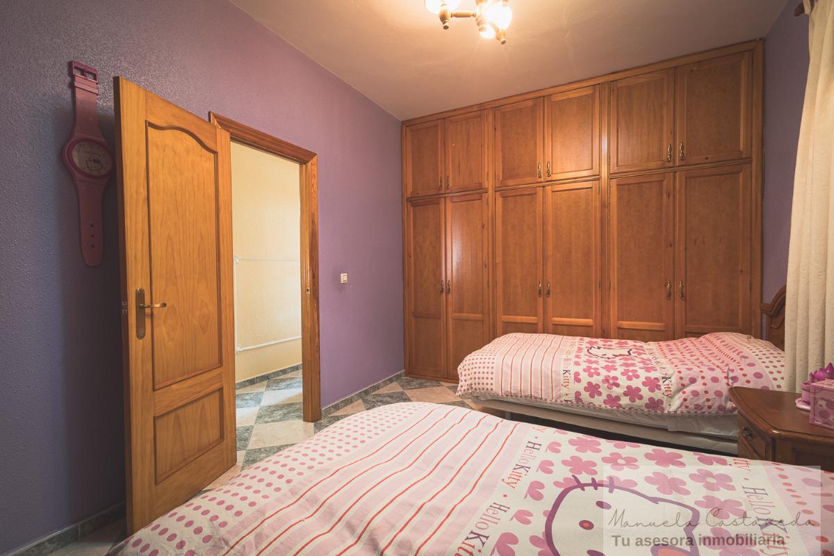 For sale of house in Torremegía