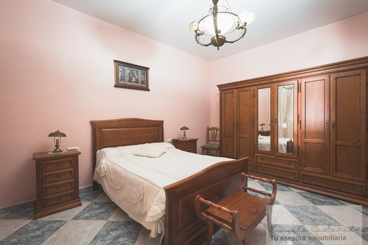 For sale of house in Torremegía