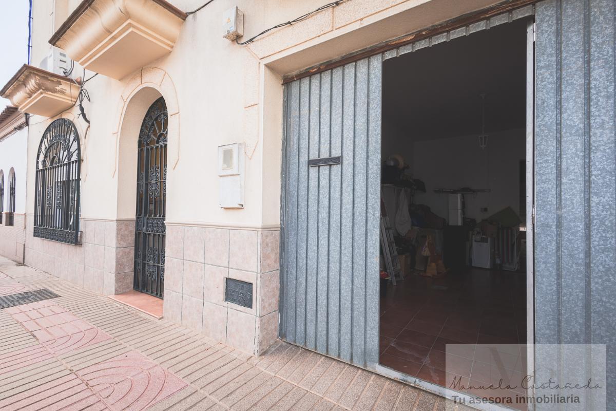 For sale of house in Torremegía