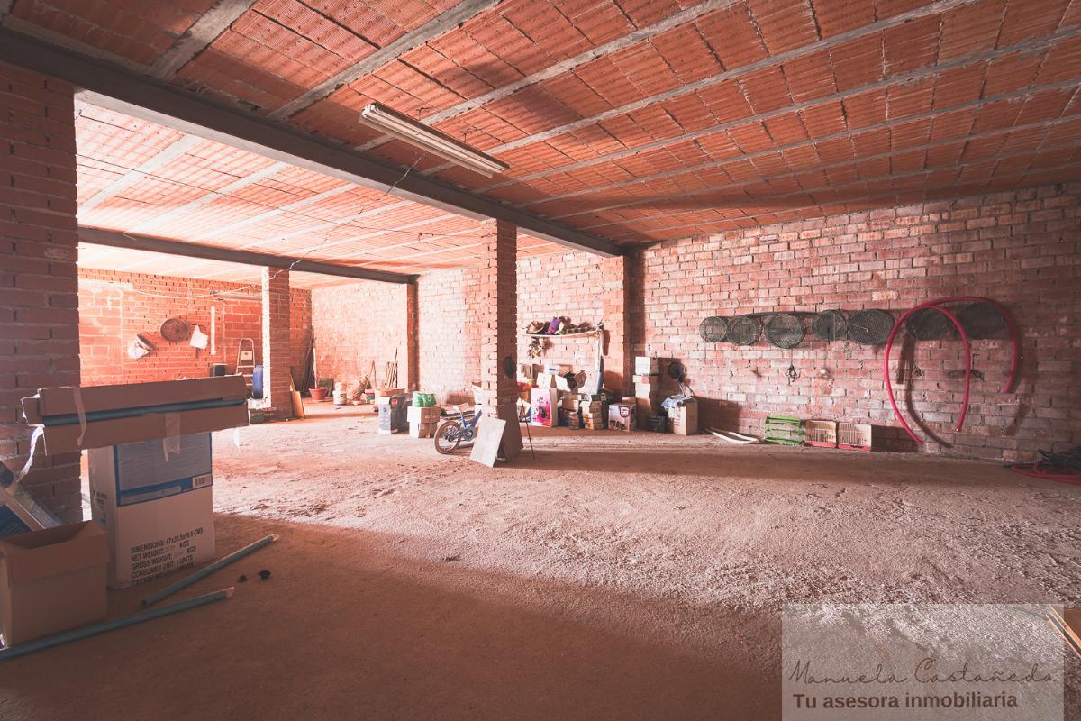 For sale of house in Torremegía