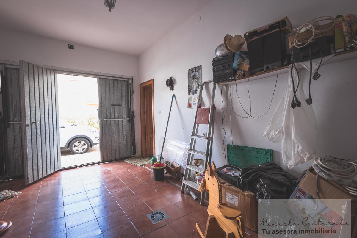 For sale of house in Torremegía