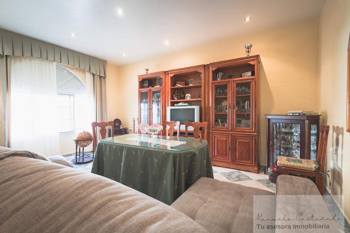 For sale of house in Torremegía
