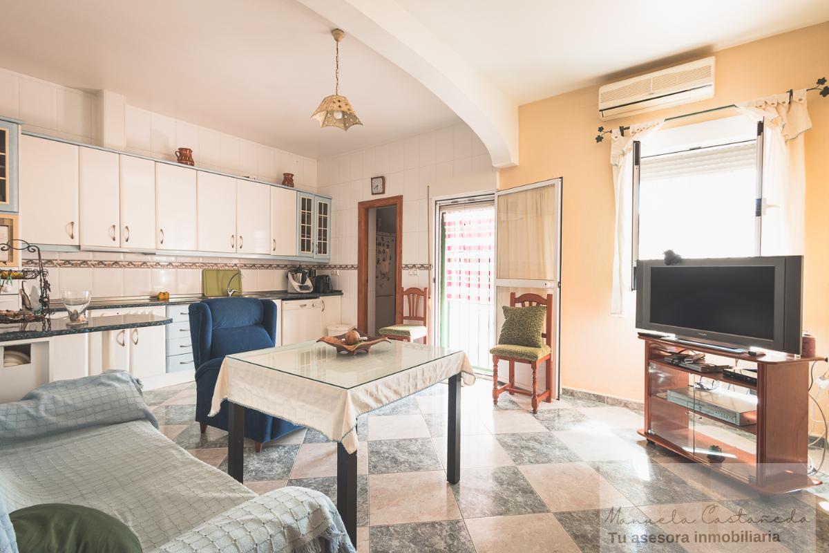 For sale of house in Torremegía