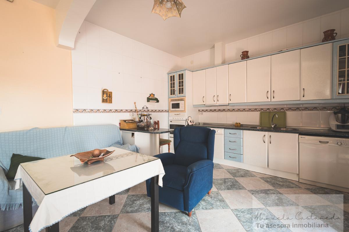 For sale of house in Torremegía