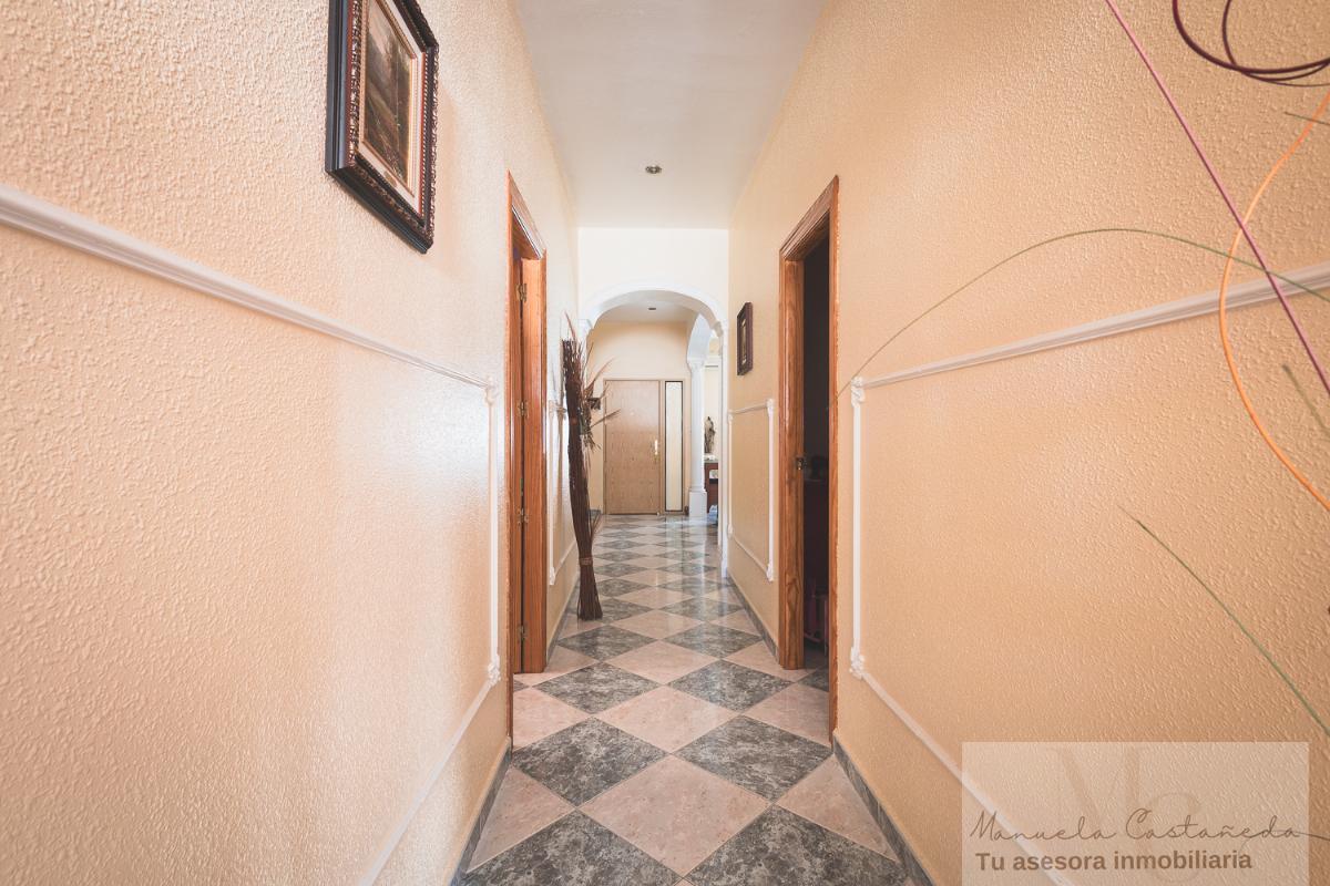 For sale of house in Torremegía