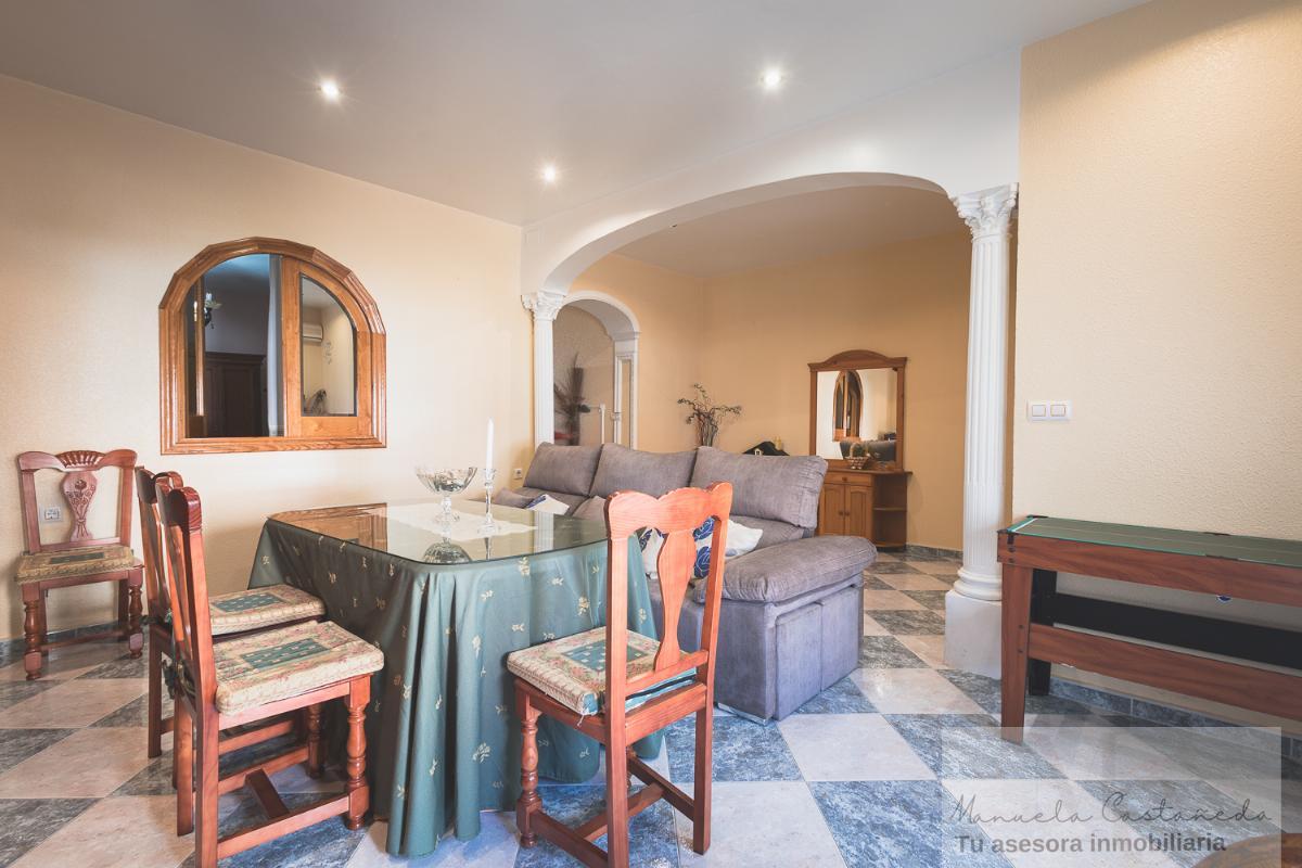 For sale of house in Torremegía