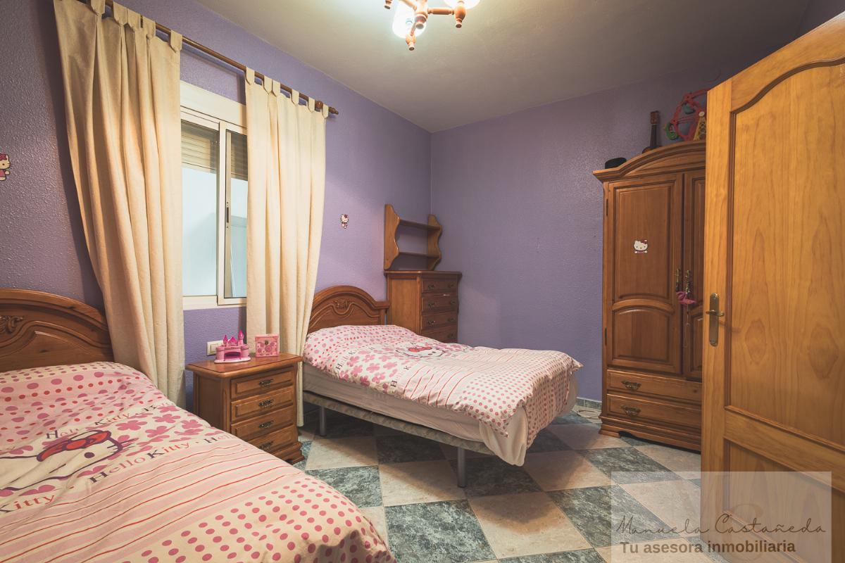 For sale of house in Torremegía