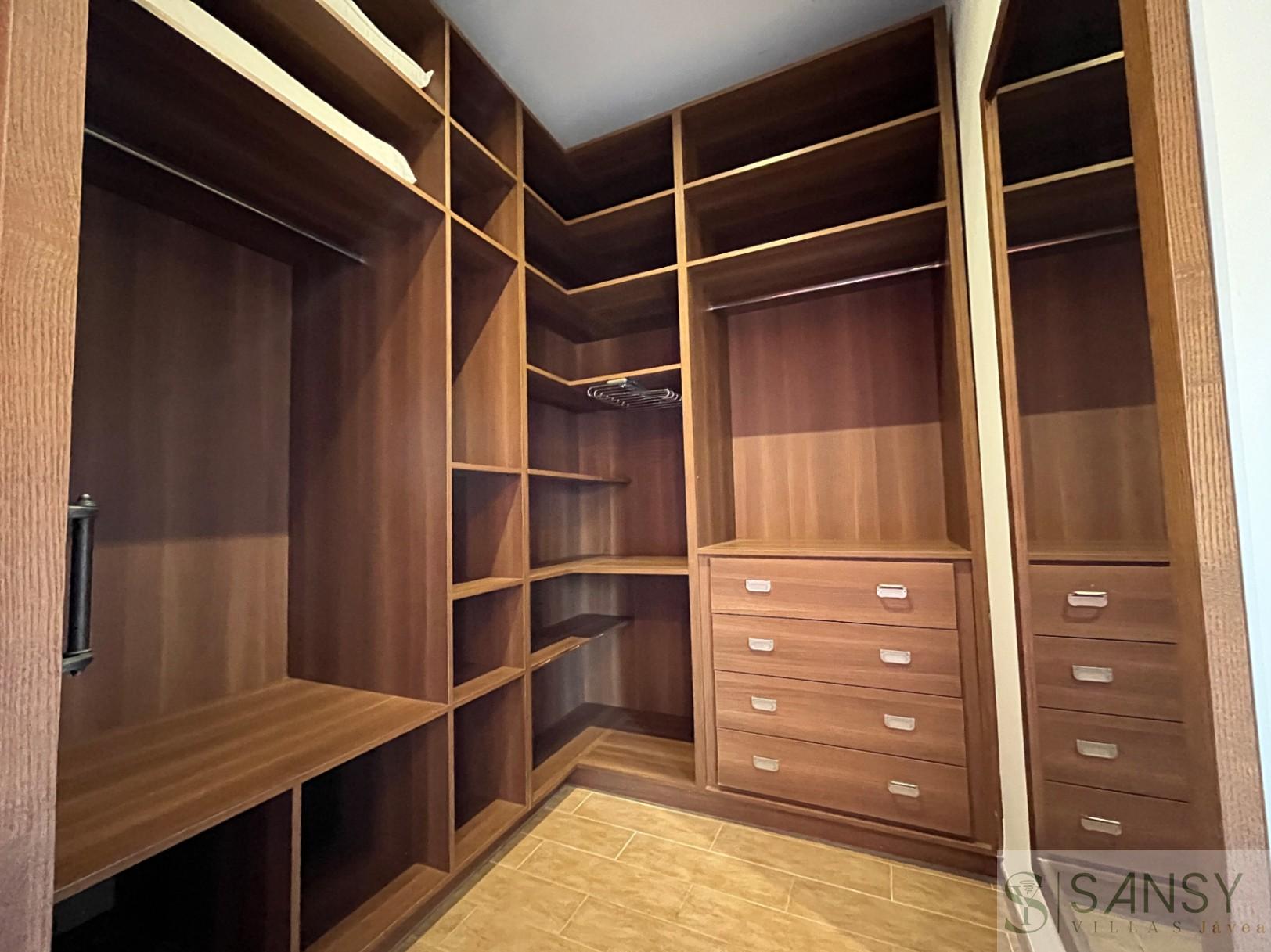 Venta de villa en Piles