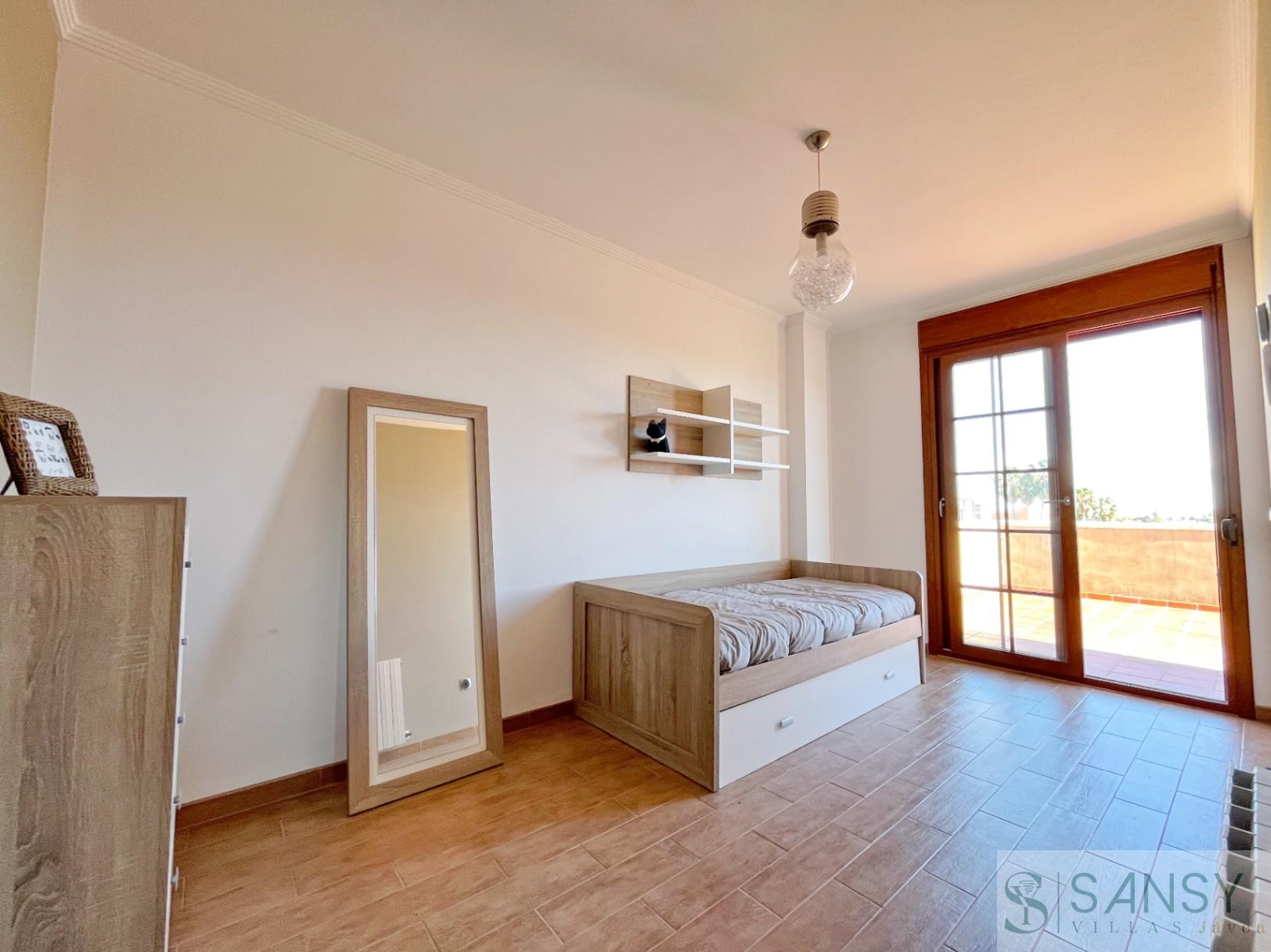 Venta de villa en Piles